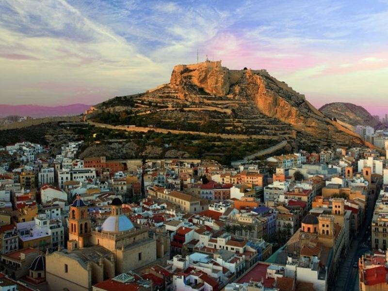 Castillo de Santa Bárbara on Mount Benacantil above the rooftops of Alicante